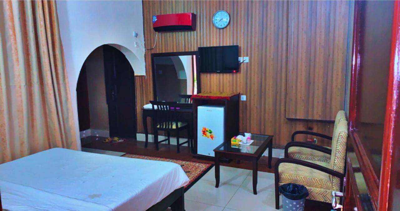 Crown Castle Peshawar Ξενοδοχείο Εξωτερικό φωτογραφία