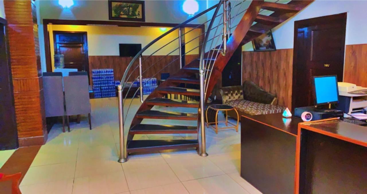 Crown Castle Peshawar Ξενοδοχείο Εξωτερικό φωτογραφία